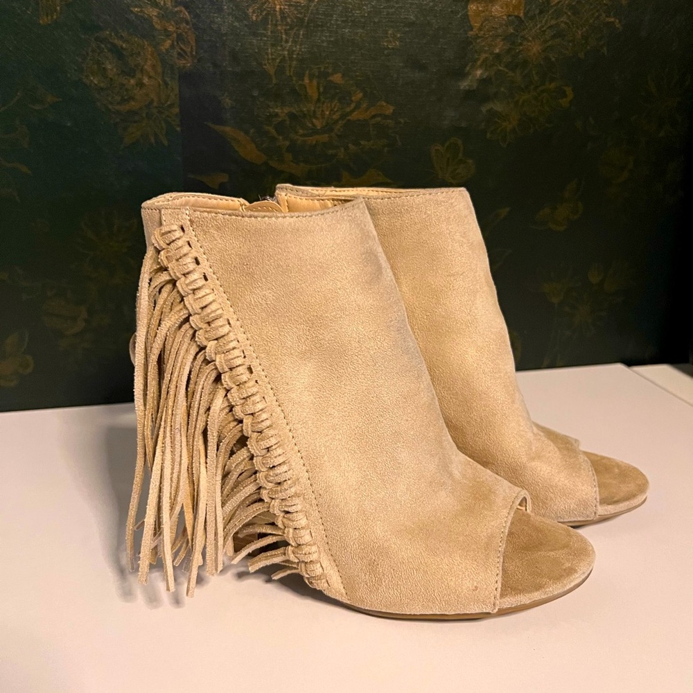 Size 8, women’s Cato fringe bootie